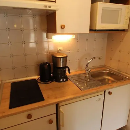 Apartment Luchon - T2 Pour 4 Pers. Avec Balcon Et Parking - Fr-1-313-185 Bagneres-de-Luchon