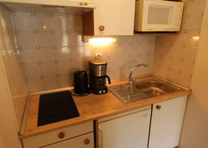 Apartment Luchon - T2 Pour 4 Pers. Avec Balcon Et Parking - Fr-1-313-185 Bagneres-de-Luchon